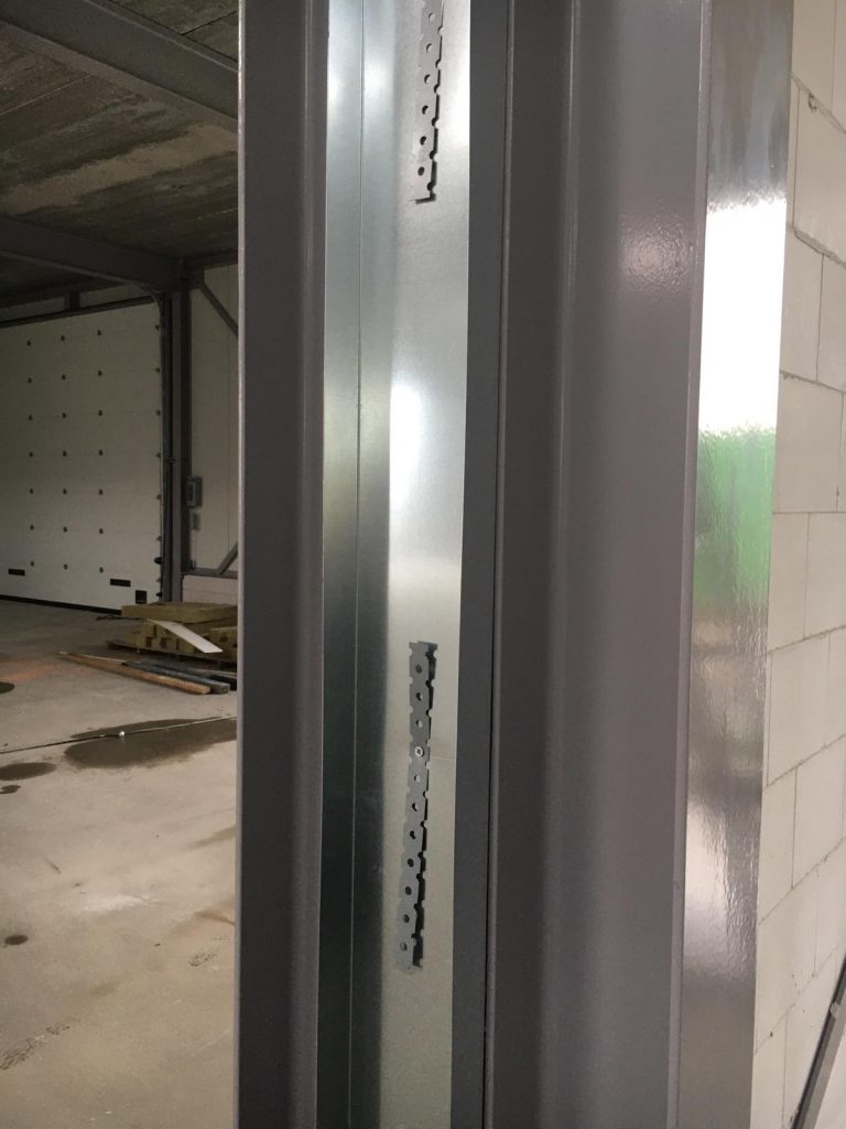 Safeprofiel in de bedrijfshallen Koperhoek in Rhoon en Vaartveld in Roosendaal